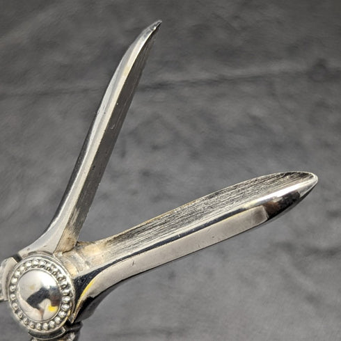 British Antique Silver Plate Grape Scissor Grape Sculpture 102g